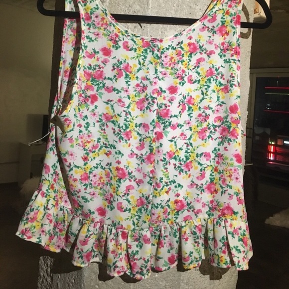 Gorgeous floral cropped frilled blouse! - Picture 4 of 4